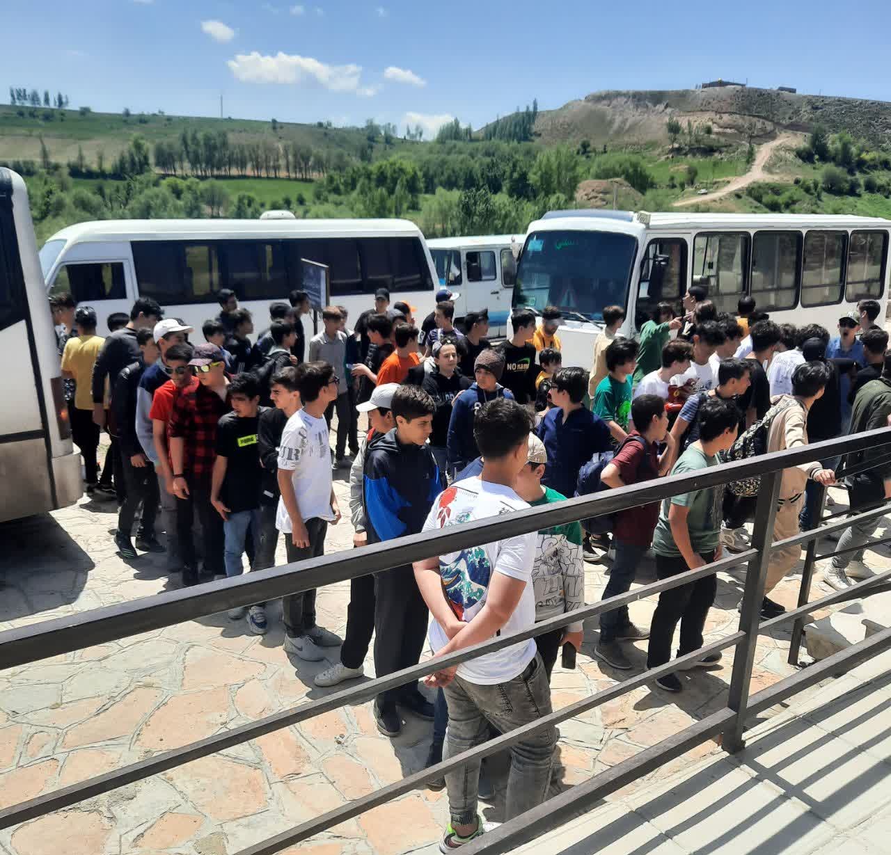 بازدید دانش‌آموزان اردبیلی از پایگاه ملی کنزق سرعین